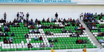 400 tifosi allo stadio, il calcio riparte in Turkmenistan.