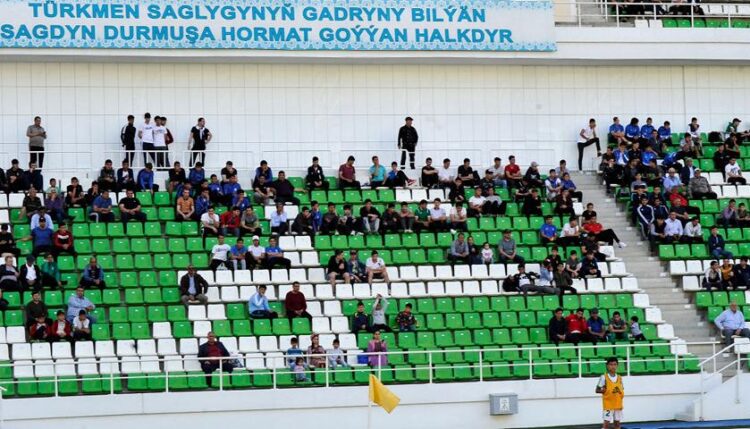 400 tifosi allo stadio, il calcio riparte in Turkmenistan.