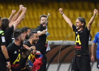 Il Benevento festeggia il ritorno in Serie A.