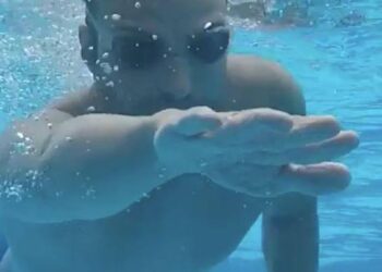 Alberto Lorente, record mondiale per piscina controcorrente.