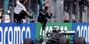 F1: Hamilton vince a Budapest, ancora lontana la Rossa