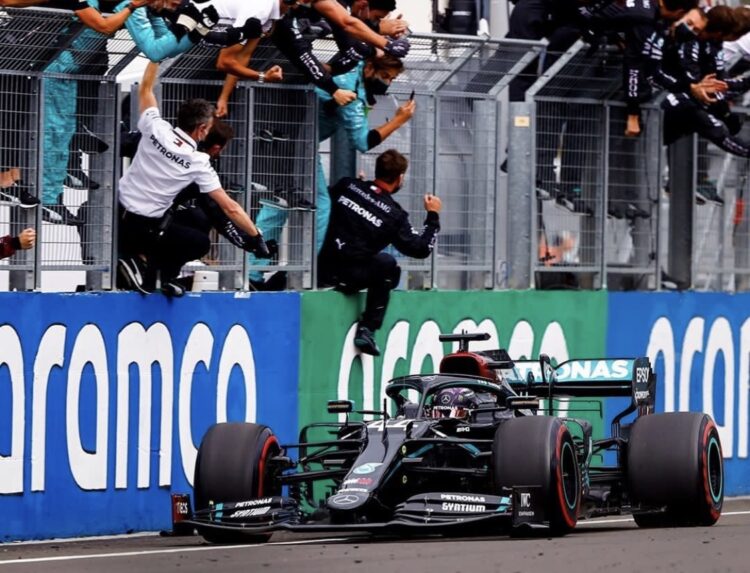 F1: Hamilton vince a Budapest, ancora lontana la Rossa