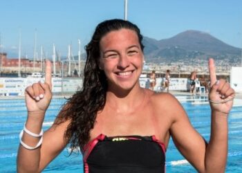 Nuoto di fondo: Arianna Bridi prima donna della storia a vincere la Capri-Napoli.