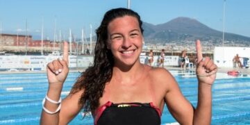 Nuoto di fondo: Arianna Bridi prima donna della storia a vincere la Capri-Napoli.