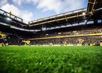 Bundesliga: riparte con gli stadi aperti ai tifosi.