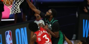 Playoff NBA: Boston batte Toronto, vincono anche i L.A. Clippers.