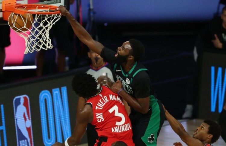 Playoff NBA: Boston batte Toronto, vincono anche i L.A. Clippers.