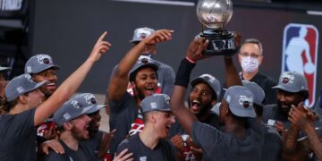 Playoff NBA: Miami batte Boston e torna alle Finals.