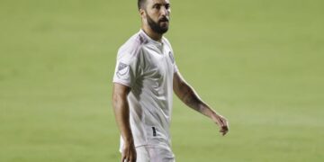 L’avventura americana di Higuain non è iniziata nel migliore dei modi. Espulso a fine gara.