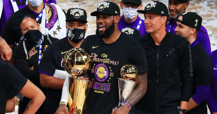 NBA: i Los Angeles Lakers conquistano il titolo.
