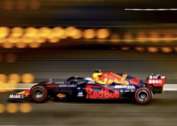 F1: Verstappen fa pole ad Abu Dhabi