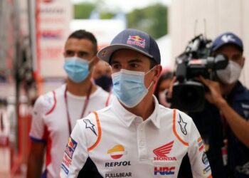 Marquez dimesso dall’ospedale dopo la terza operazione.