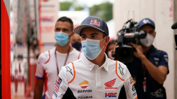 Marquez dimesso dall’ospedale dopo la terza operazione.