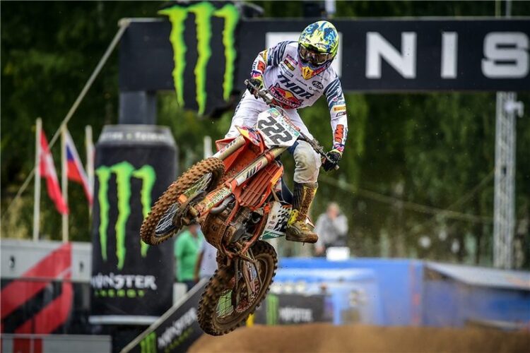 Motocross, Tony Cairoli operato al ginocchio.
