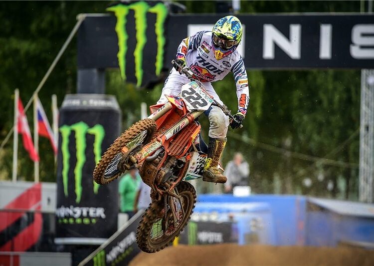 Motocross, Tony Cairoli operato al ginocchio.