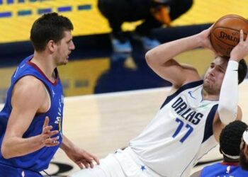 NBA, notte di sorprese: cadono Lakers e Philadelphia.