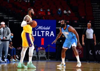 NBA: Notte di fuoco tra Miami Heat e Philadelphia 76ers.