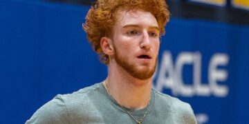 Nico Mannion, esordio in Nba contro i Kings.
