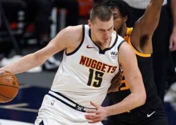 NBA: Jokic ferma la corsa dei Jazz.