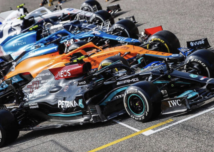 F1: 2º giorno di test in Bahrein, problemi per la Mercedes