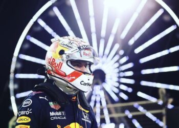 F1: Verstappen conquista la prima pole, la Ferrari si migliora
