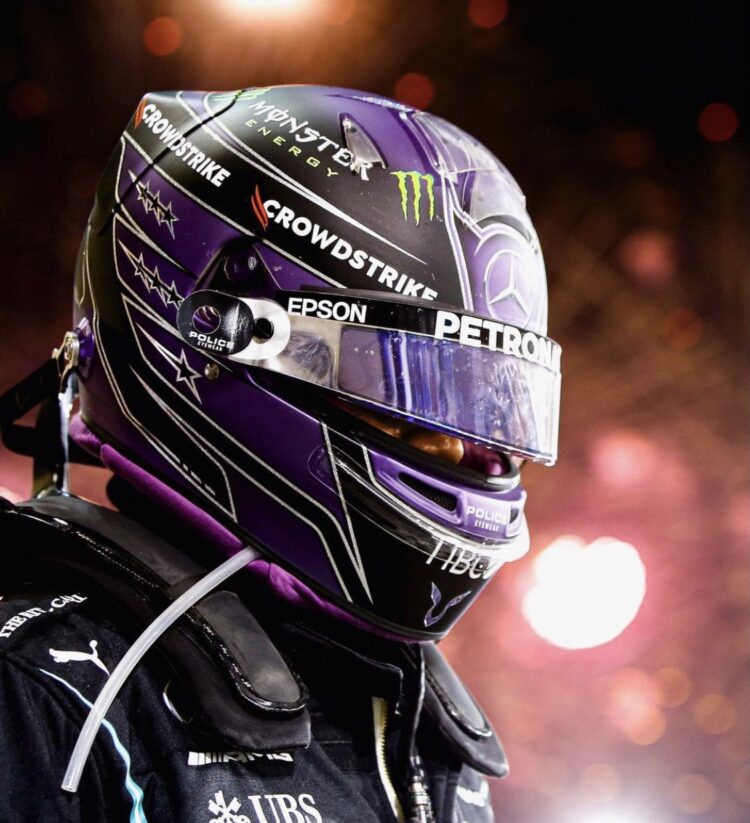 F1: Lewis Hamilton vince in Bahrein, le Ferrari si migliorano