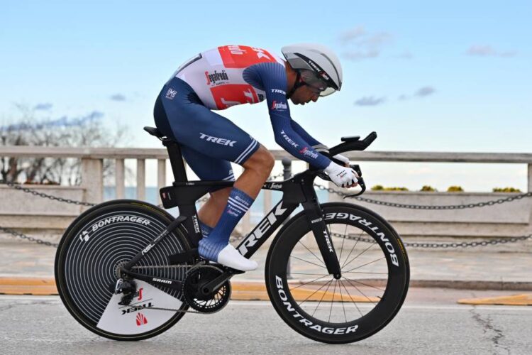 Ciclismo, Nibali cade durante un allenamento e si rompe il radio.
