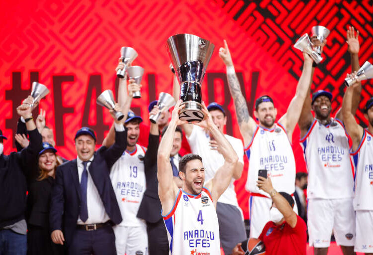 Eurolega: Efes Istanbul campione d’Europa per la prima volta.