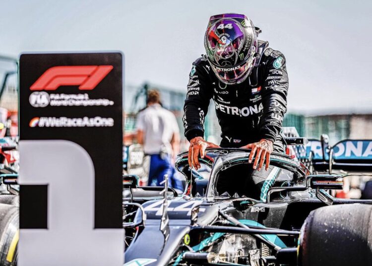 F1: Hamilton conquista Portimao, Verstappen arriva secondo
