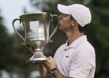 Rory McIlroy sale in vetta alla top ten mondiale.
