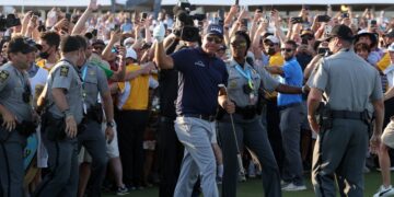 Il veterano Mickelson entra nella storia del golf.