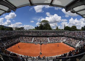 Sinner, vittoria con sofferenza