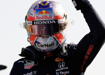 Formula 1: Verstappen fa pole in Olanda, Kimi positivo al COVID