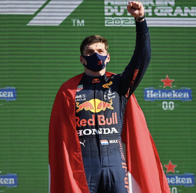 Formula 1: Verstappen trionfa in casa, Zandvoort si tinge di orange