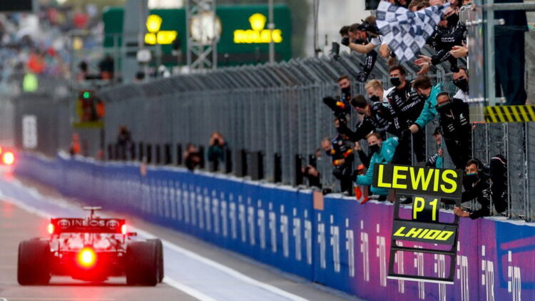 Formula 1: Hamilton vince a Sochi, la Ferrari è sul podio