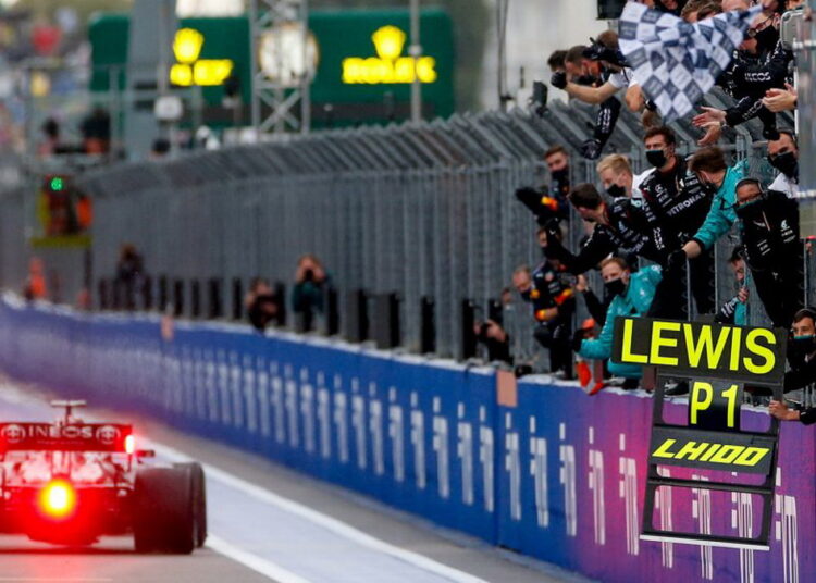 Formula 1: Hamilton vince a Sochi, la Ferrari è sul podio