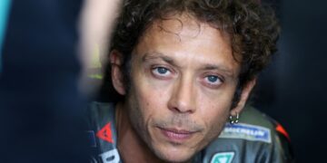 Valentino Rossi malinconico per il suo stop definitivo.