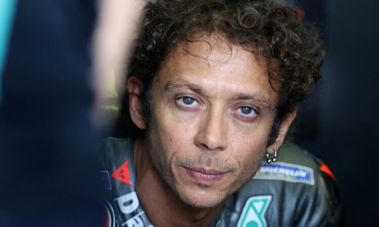 Valentino Rossi malinconico per il suo stop definitivo.