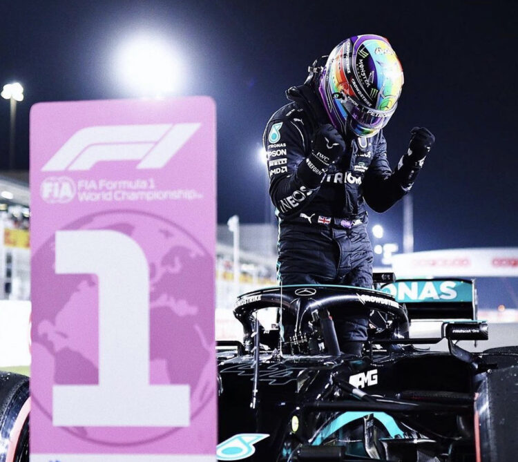 Formula 1: Hamilton fa pole in Qatar, 5 posizioni per Verstappen
