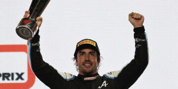 Formula 1: Hamilton vince in Qatar, Alonso sul podio