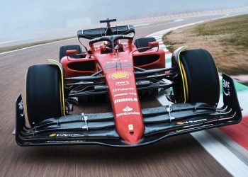 Formula 1: Presentate tutte le auto, si scaldano i motori in vista dei test in Bahrain 
