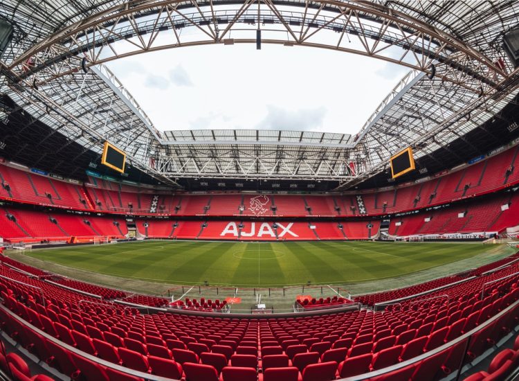Ore 21, Ajax – Benfica. Dopo il 2-2 in Portogallo, gli olandesi si giocano la qualificazione in Casa.