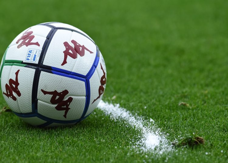 Ore 18:30, Cosenza – Lecce. I salentini devono tornare a vincere per non perdere il treno promozione.