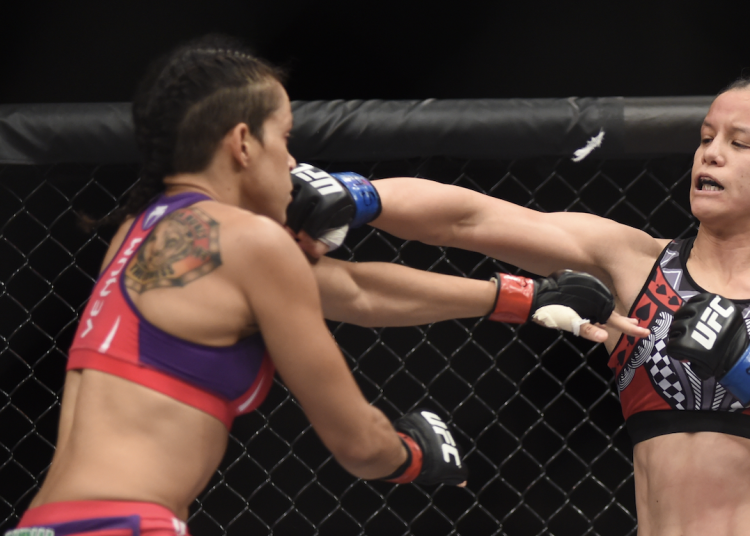 La star dell’UFC Pannie Kianzad mostra con orgoglio l’infortunio dopo la brutale vittoria su Lina Lansberg.