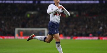 Tottenham – Leicester. Conto il Leicester reduce dalla Conference, il Tottenham vuole rimanere in scia dell’Arsenal.￼