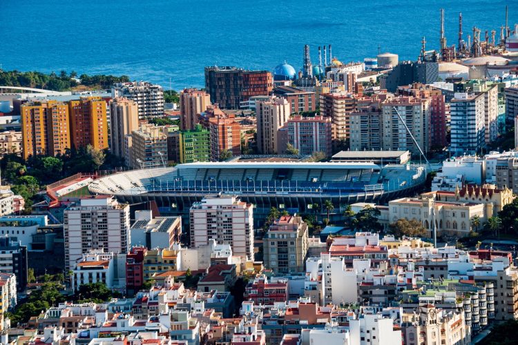 Tenerife – Huesca. Contro il Huesca, il Tenerife deve vincere per consolidare la zona playoff.