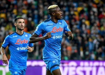 Ore 15:00, Napoli – Fiorentina. Il Maradona al completo per sostenere i sogni di gloria del Napoli.￼