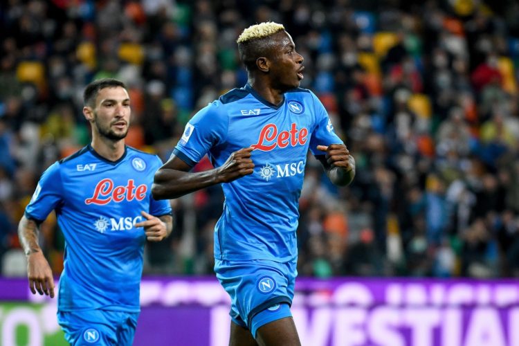 Ore 15:00, Napoli – Fiorentina. Il Maradona al completo per sostenere i sogni di gloria del Napoli.￼