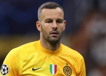 Inter ancora nelle mani di Handanovic: rinnovo di un anno con taglio all’ingaggio