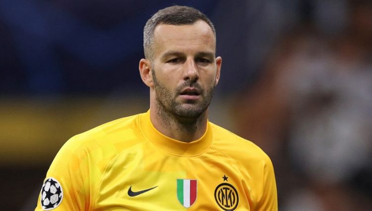 Inter ancora nelle mani di Handanovic: rinnovo di un anno con taglio all’ingaggio
